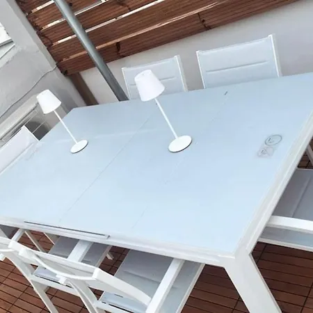Stylish And Renovated House Holiday home *