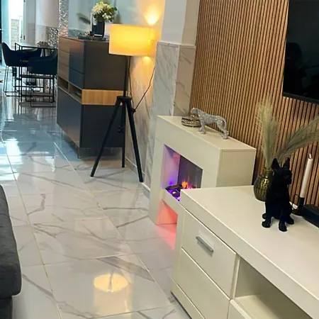 Holiday home Stylish And Renovated House